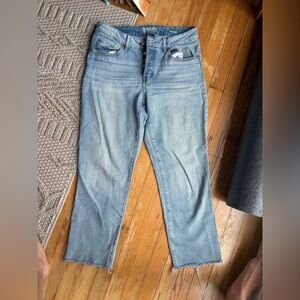 Rewash straight leg cropped jeans with stamped back pockets, size 26
